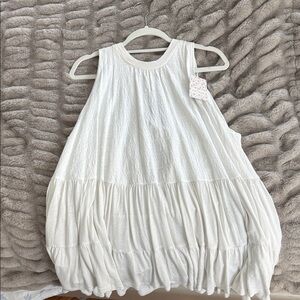 NWT-Free People Ivory Lightweight Sleeveless Tunic (light makeup on collar)